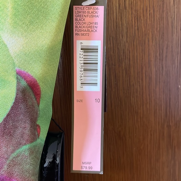 NWT! Lovely flowered shift dress with belt - Picture 3 of 5